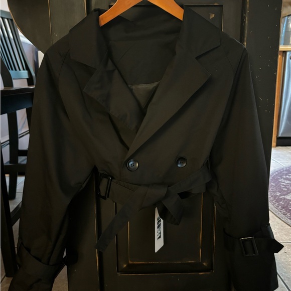 Ladies short  black jacket - Picture 3 of 4